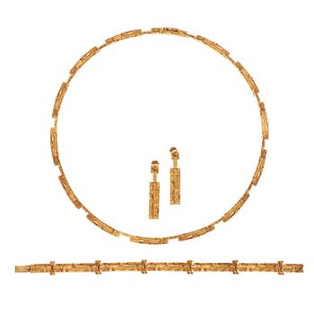 616. A Björn Weckström 18k gold necklace, bracelet and earrings, Lapponia, Finland.