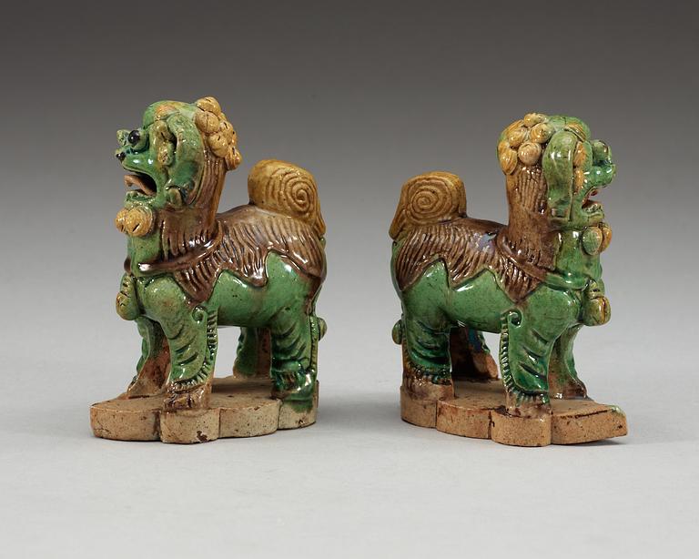 A pair of figures of Buddhist lions, Qing dynasty, Kangxi (1662-1722).