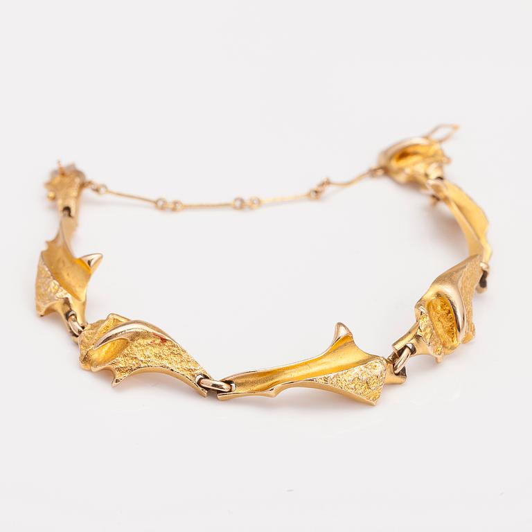 BJÖRN WECKSTRÖM, A 14K gold bracelet "Bali". Lapponia 1975.