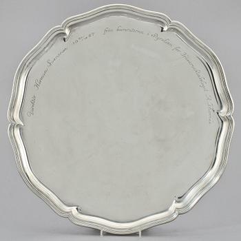 BRICKA, silver, K Andersson, Stockholm, 1927, vikt ca 1 950 g.