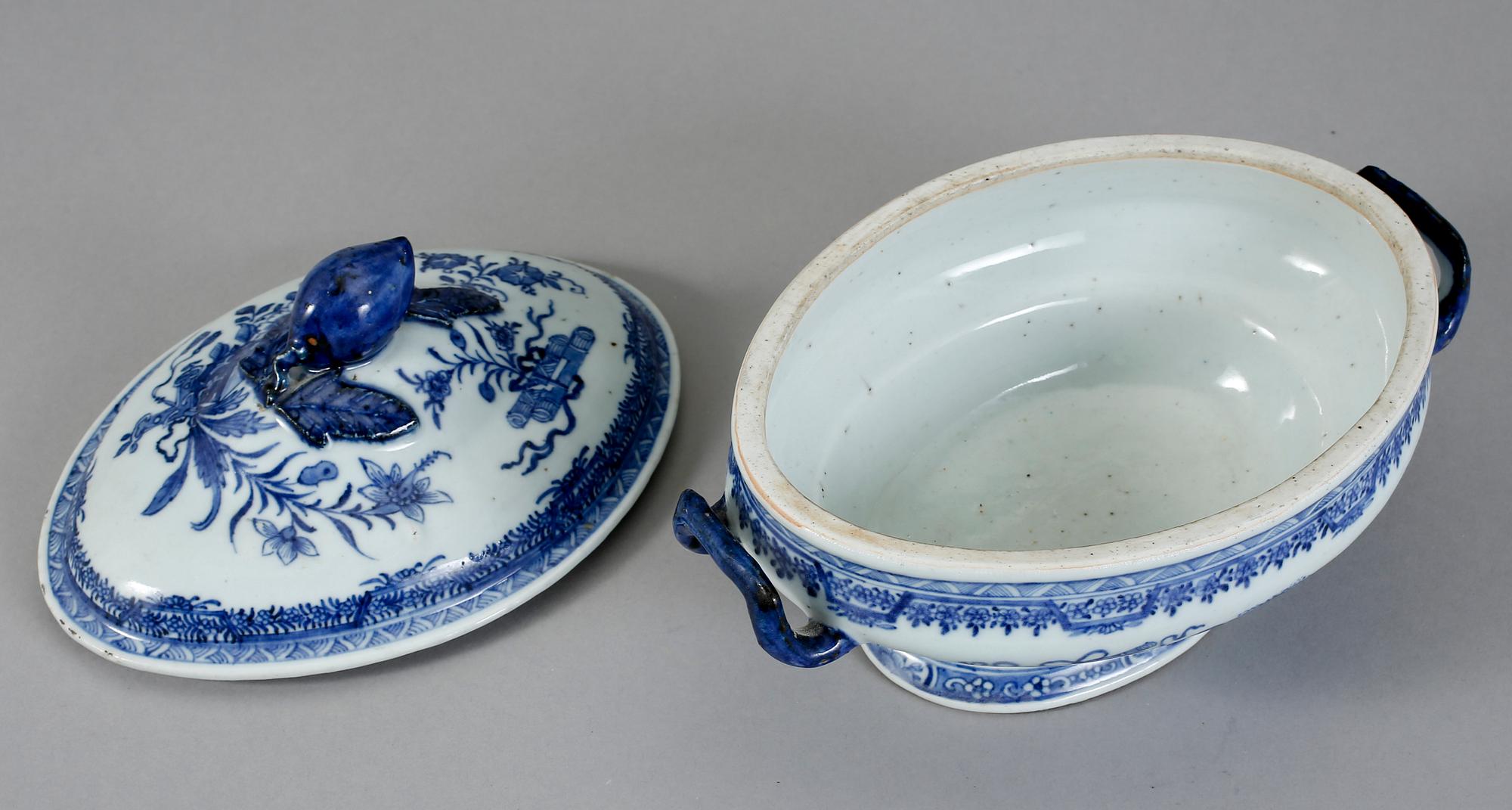 TERRIN, porslin, Kina, Qianlong (1736-95).