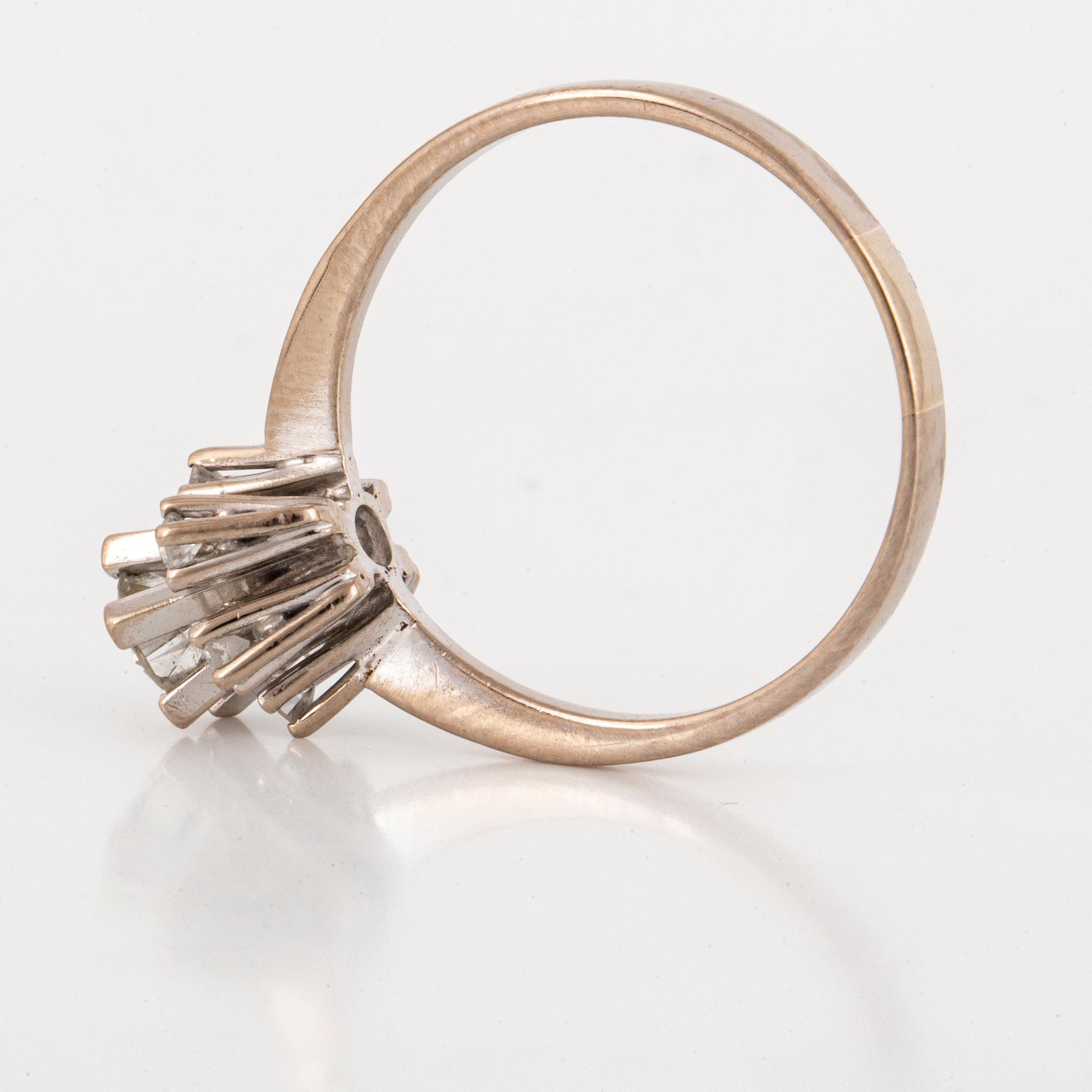 Brilliant-cut diamond ring.