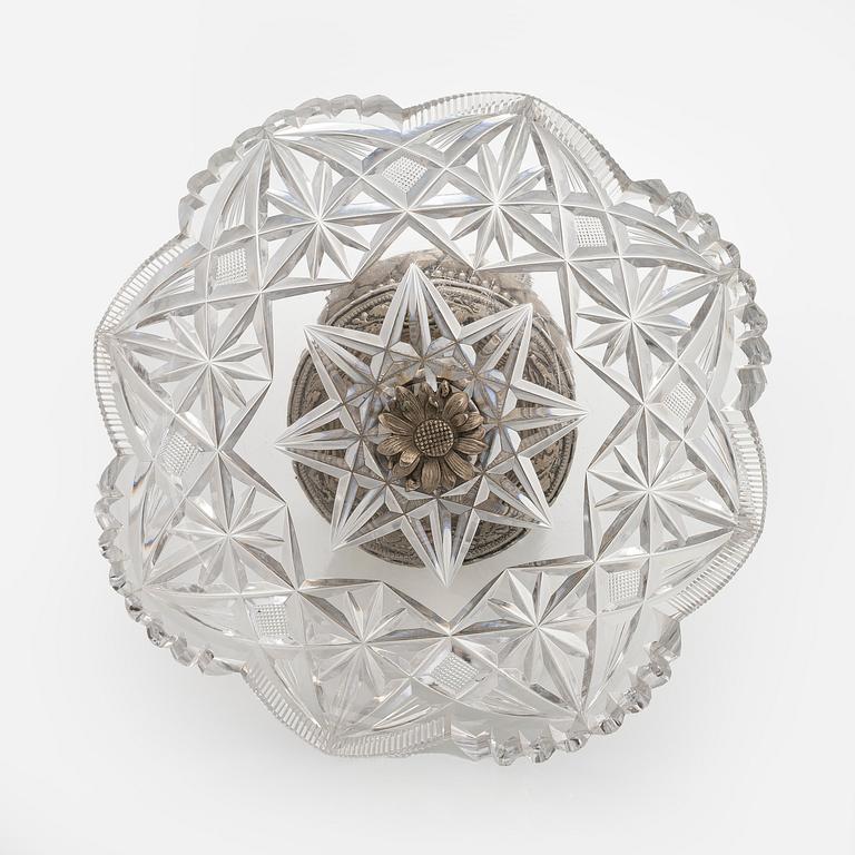 Tarjoilumalja, valkometallia ja kristallia, 1900-luvun alku.