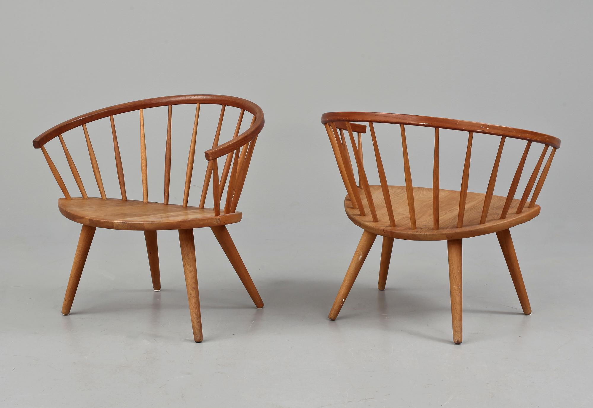 KARMSTOLAR, ett par,  "Arka" Yngve Ekström, modellen formgiven 1955.