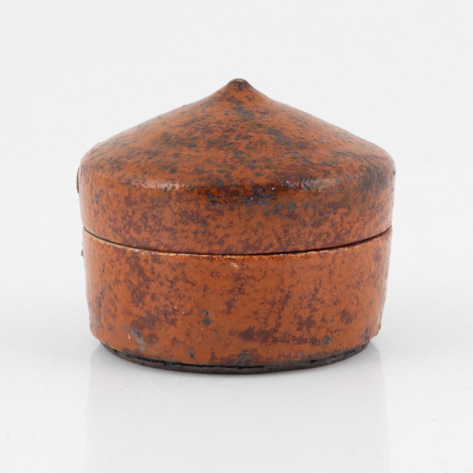 Inger Rokkjaer, lidded box, raku, Denmark, 2004.