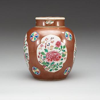 KRUKA med LOCK, porslin. Qing dynastin.