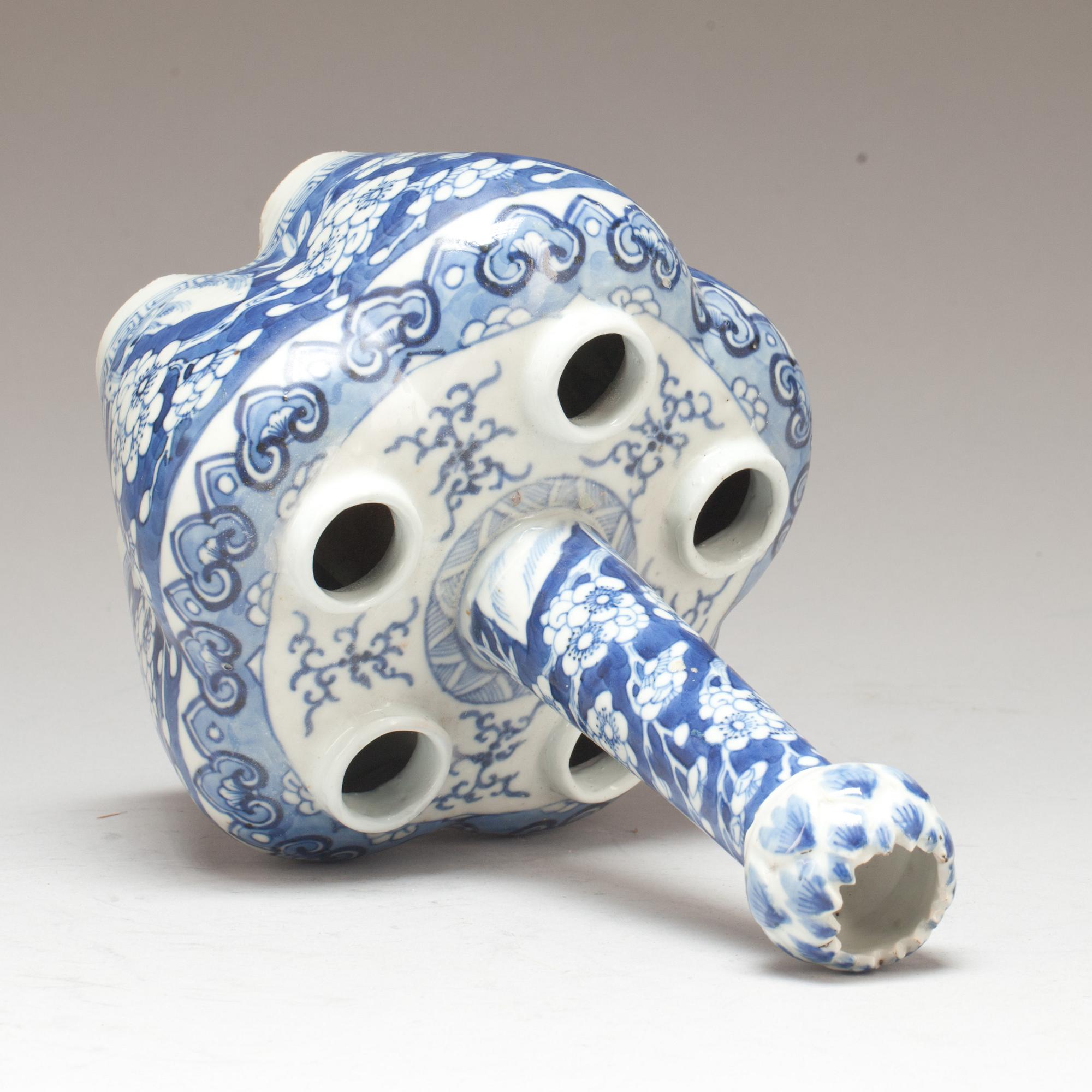 TULPANVAS, porslin. Daoguang, Kina (1821-1850).