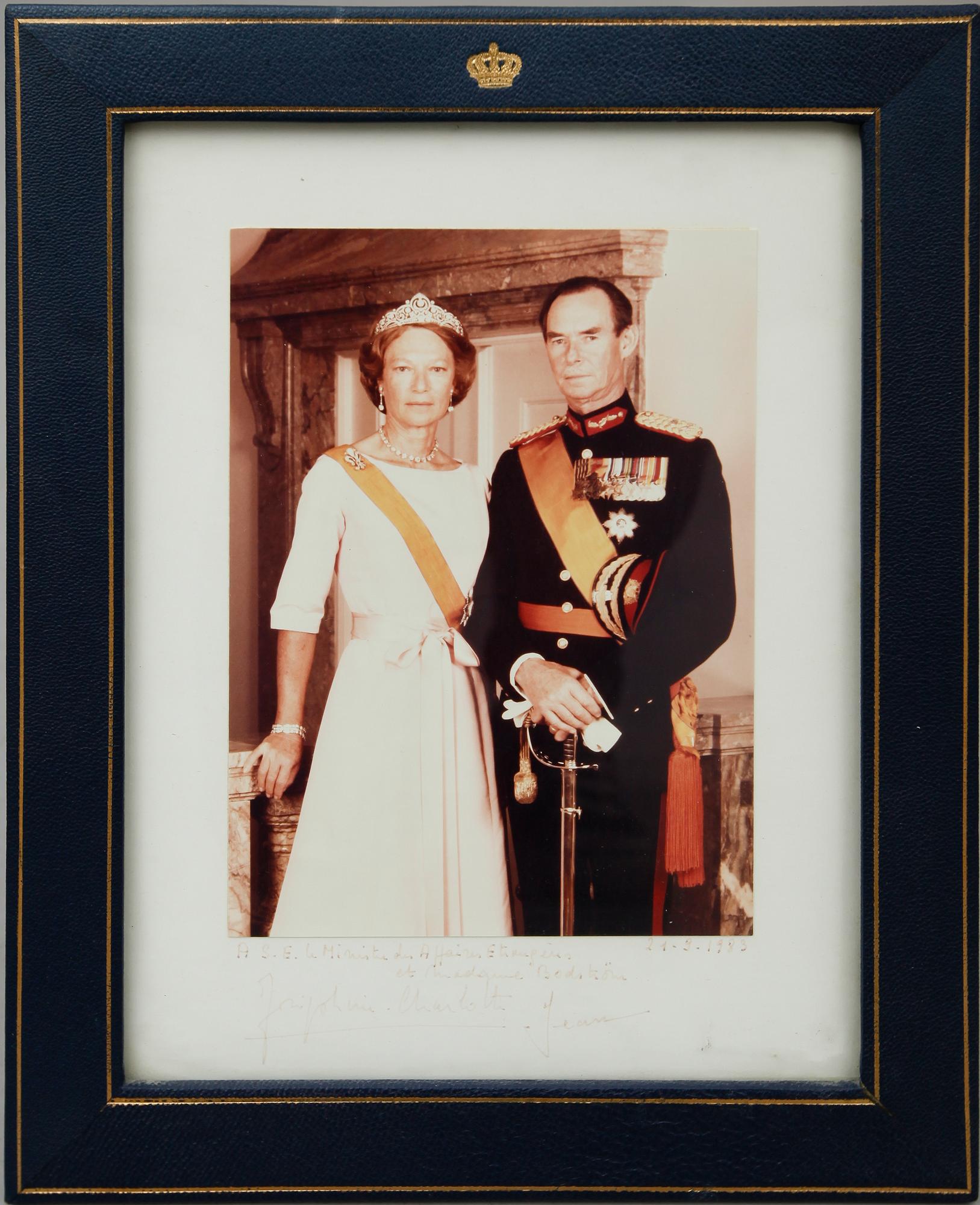 AUTOGRAFER, i tre ramar, bl a Stor-hertigen av Luxembourg.