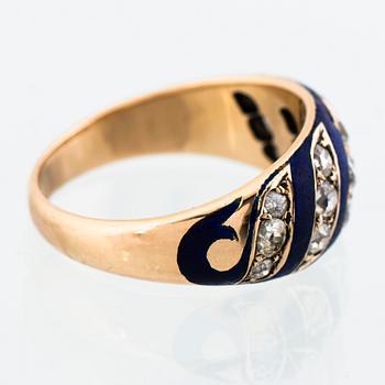 A RING, old cut diamonds, enamel, 18K gold. England c. 1860s.