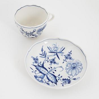 A 19-piece porcelain 'Blue Onion' part service from Meissen, 20th Century.