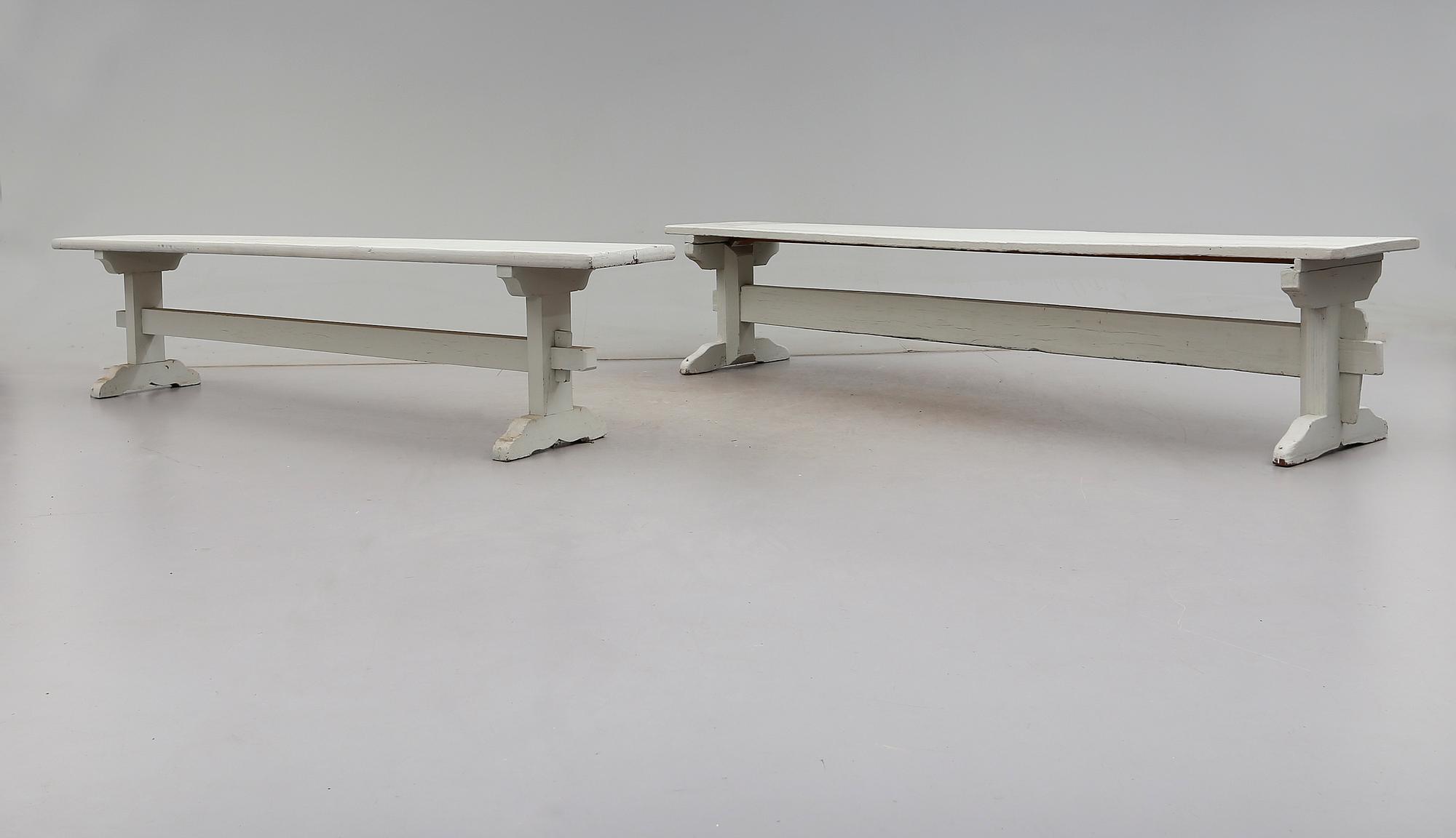 BÄNKAR, 2 st, 1900-talets första hälft.