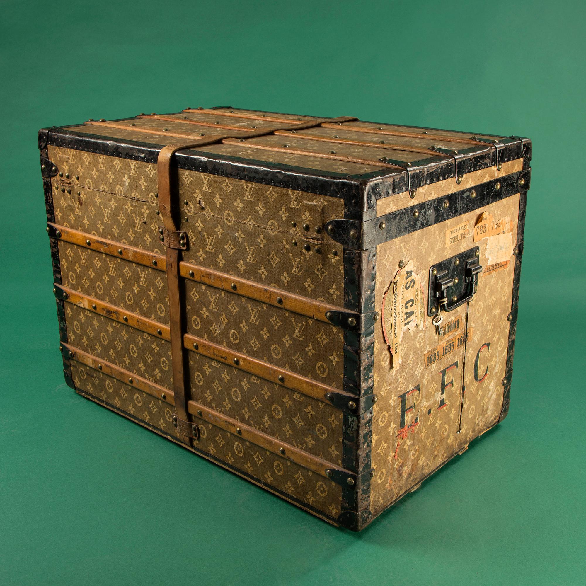 KOFFERT, Louis Vuitton.