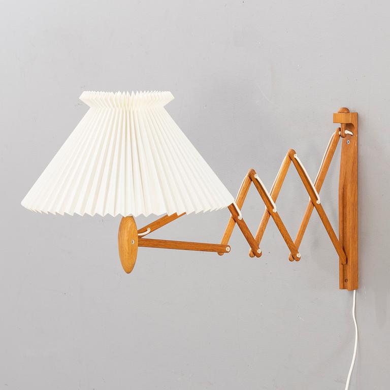 ERIK HANSEN, vägglampa, modell 332/334, Le Klint, Danmark.
