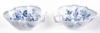 MATSERVIS, 87 delar, porslin, Meissen, lökmönstrad.