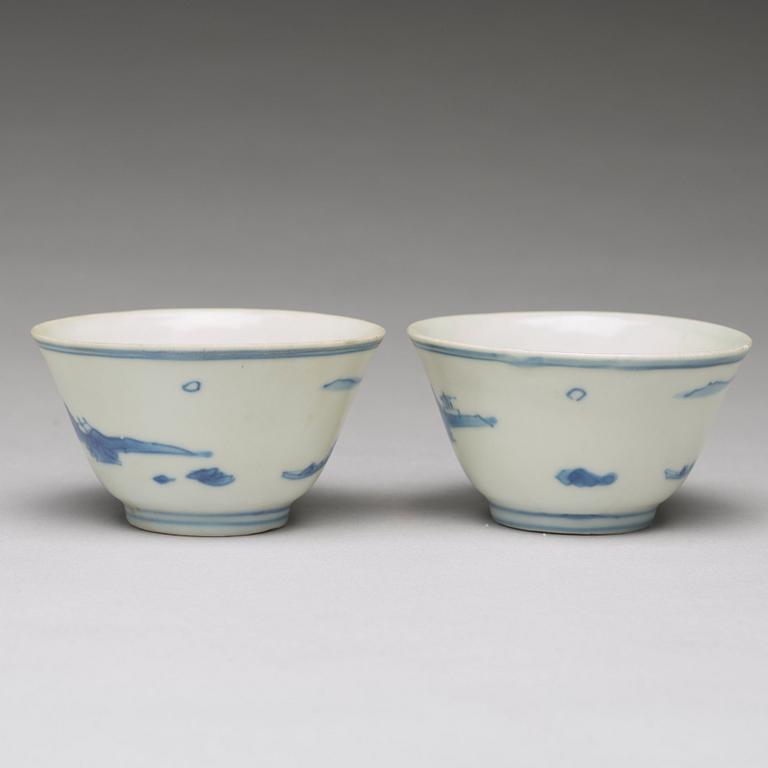 A pair of blue and white cups, Ming dynasty, 17th Century.