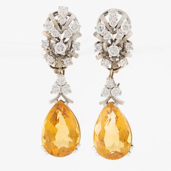 Earrings with drop-shaped citrines and brilliant-cut diamonds, probably from the 1960s.
