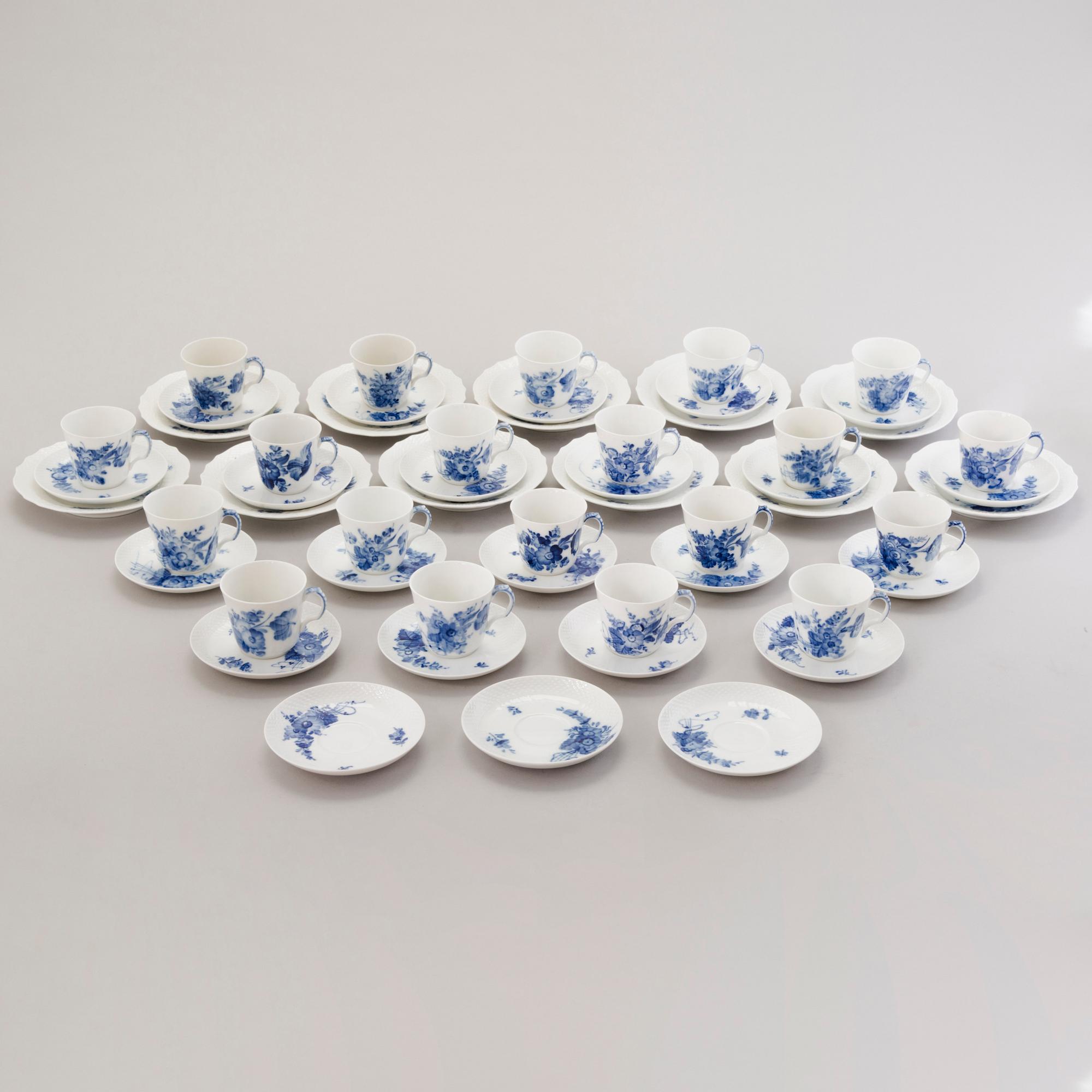 ROYAL COPENHAGEN, A 40-piece set of 'Blå Blomst" tablewear, second half of the 20th century.