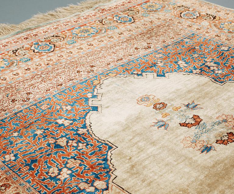 ANTIQUE SILKE TABRIZ.