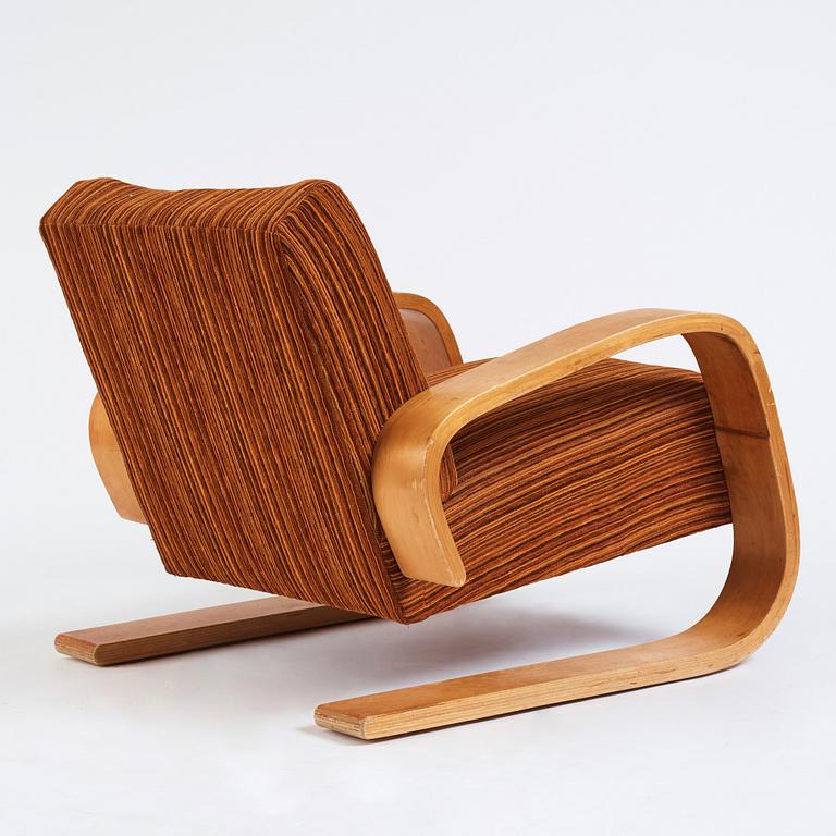 Alvar Aalto, a model 400 'Tank Chair', executed by Aalto Möbler in Hedemora, Sweden 1945-56.