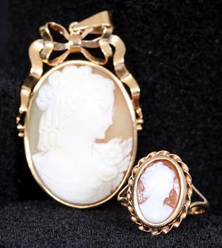 HÄNGSMYCKE samt RING, guld, 18k samt Camé, bl a 1947.