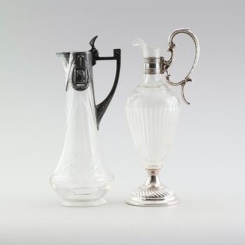 VINKANNOR, 2 st, glas, nysilver och försilvrad metall,  märkta WMFM och WMF, 1900-talets första hälft.