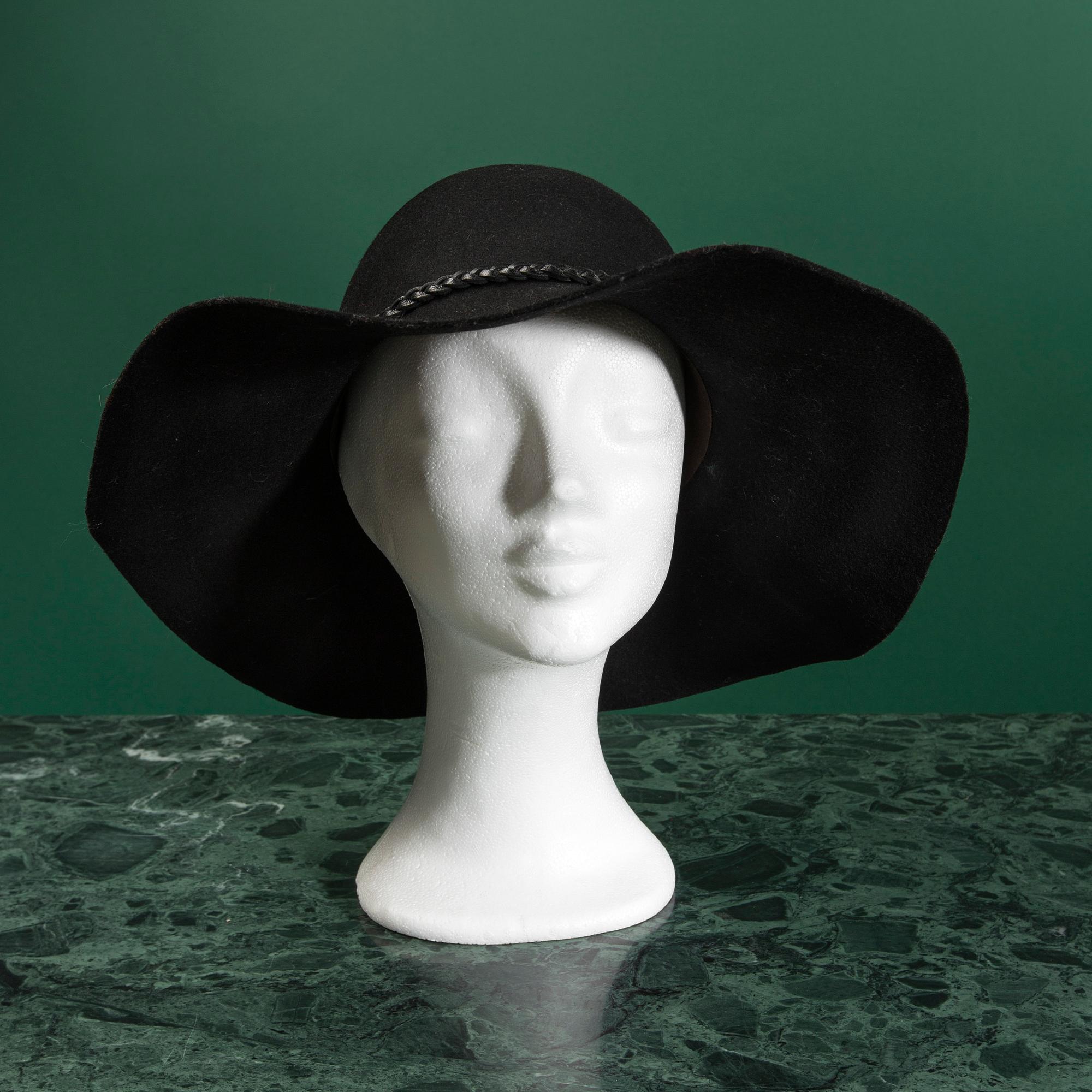 A hat by PUCCI, size II.