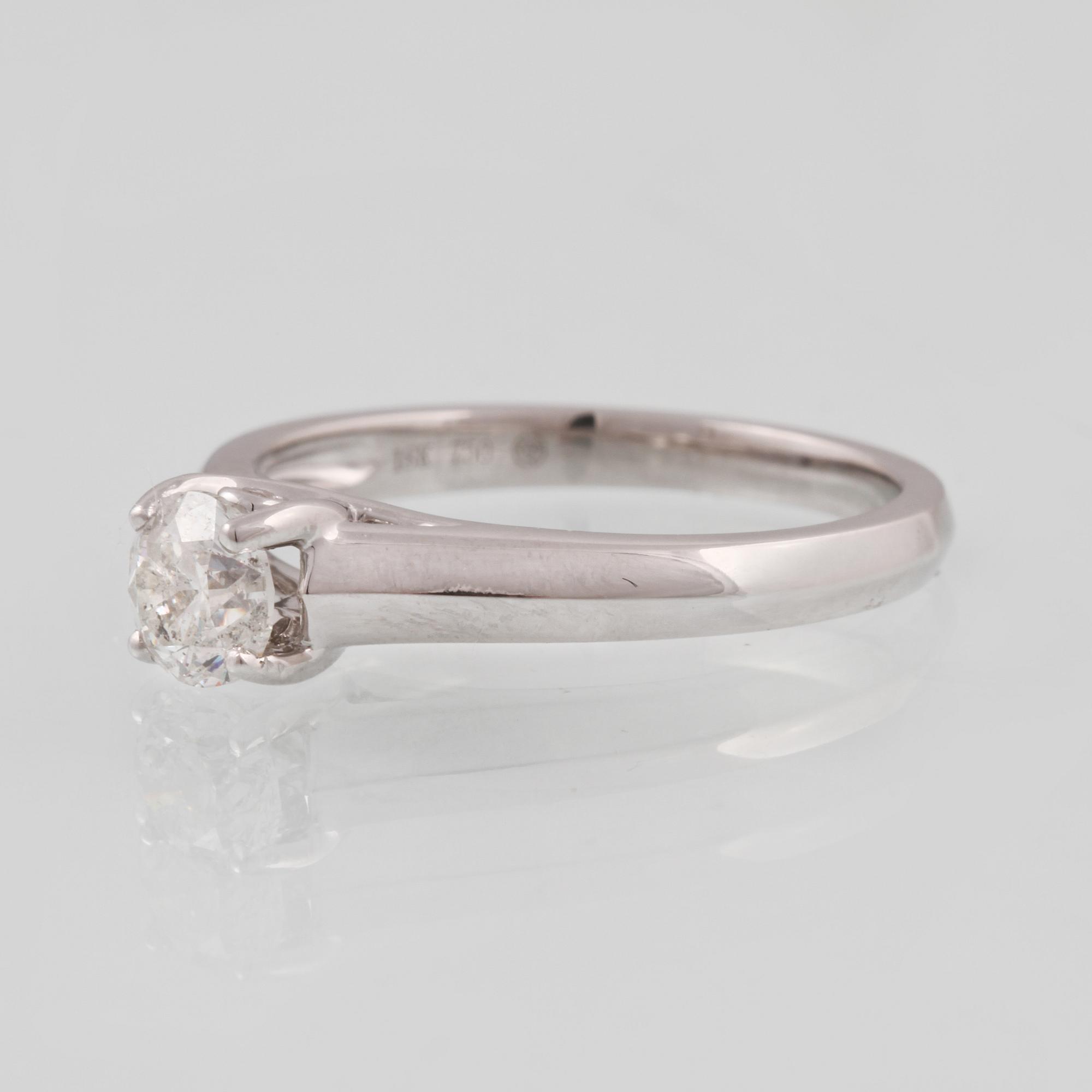 RING, 18K vitguld med briljantslipad diamant ca 0.70 ct. Vikt 3,8 gram.