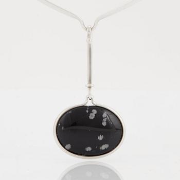 Vivianna Torun Bülow-Hübe, halsring med två hängen, egen verkstad, 
1980-90-tal, sterling.