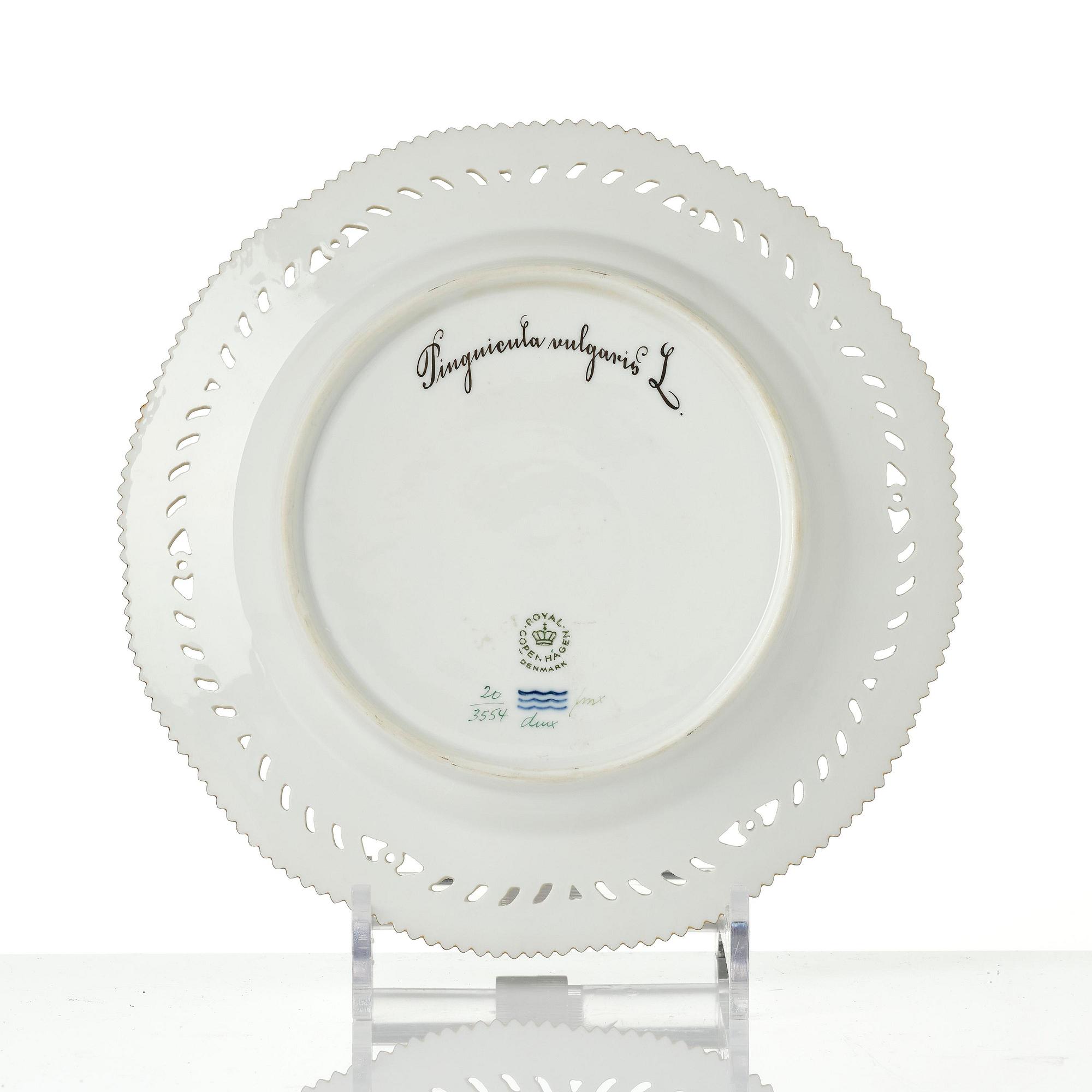 Tallrikar, 13 stycken, porslin. Royal Copenhagen, 'Flora Danica', Danmark, 1900-tal.