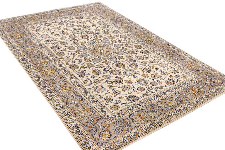 A Keshan carpet, c. 340 x 218 cm.