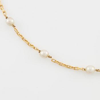 Necklace 18K gold with cultured pearls.