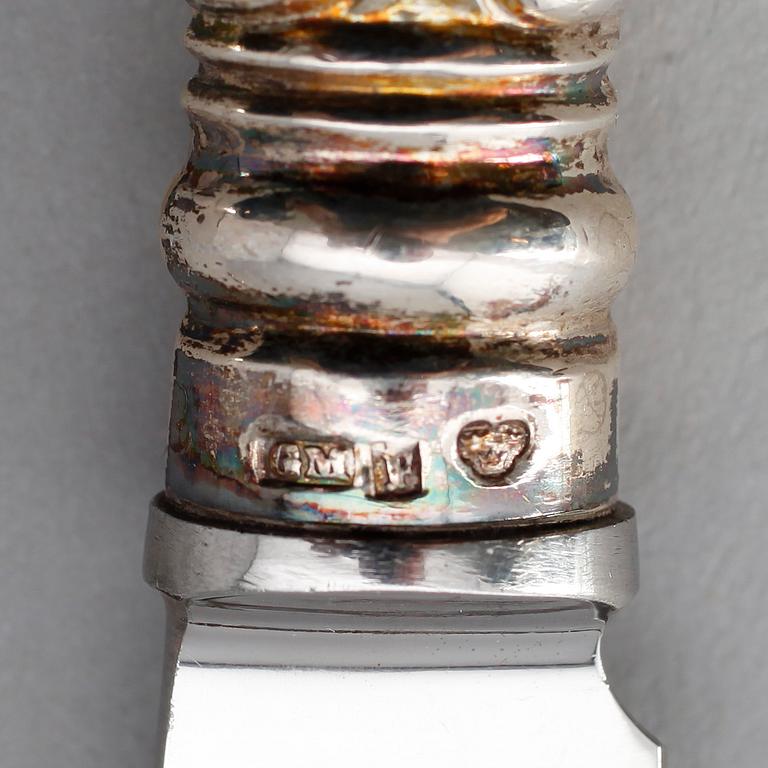 MATKNIVAR, 12 st, silver, Carl Hammer och Gustaf Möllenborg, 1870-tal. Total vikt med stålblad ca 1062 gram.