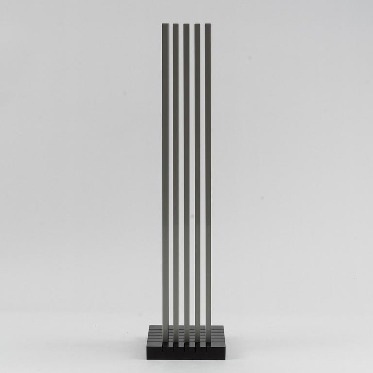 Lars-Erik Falk, sculpture, signed and dated 1990 underneath.