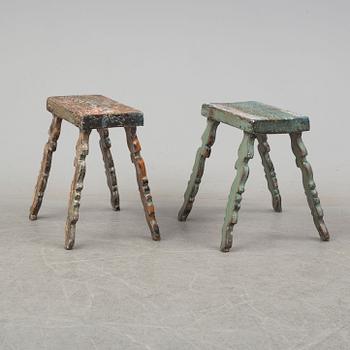 PALLAR, två stycken, allmoge, furu, 1800-tal.