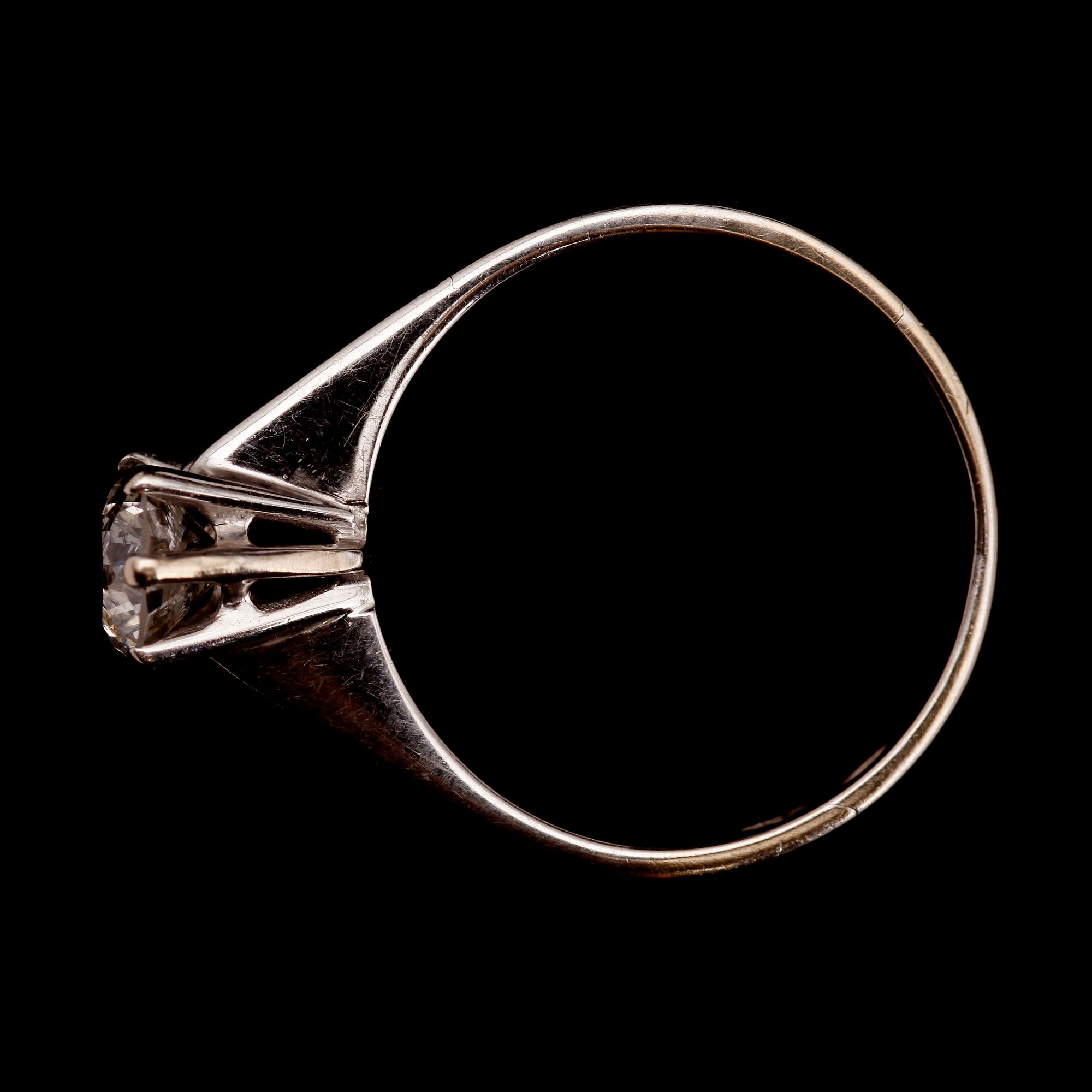 RING, 18 k vitguld, med briljantslipad diamant ca 0.50 ct.