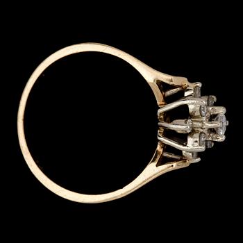 RING, 14K guld med briljantslipade diamanter, tot ca 0,35 ct. Vikt 2,7 g.