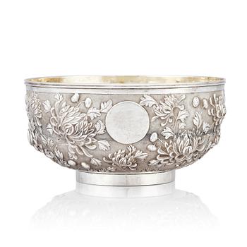 A Chinese Export silver bowl, marked Wang Hing, circa 1900. Weight 790 gram.