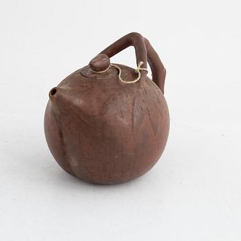 Two Chinese yixing ware teapots, late Qing dynasty / early 20th century.