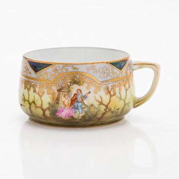 Kuznetsov, mokkakuppeja lautasineen, 12 kpl, posliinia, Venäjä 1891-1917.