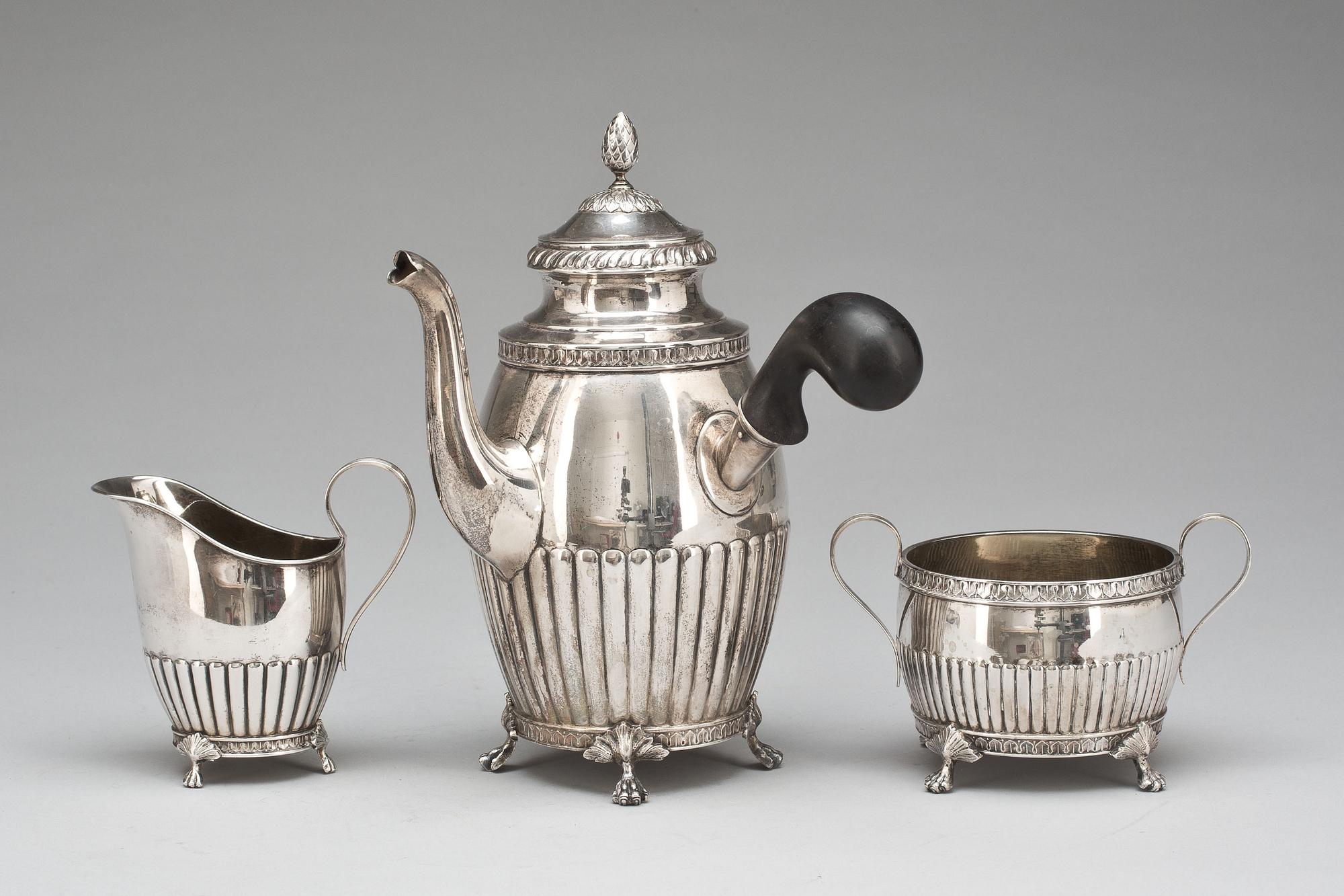 KAFFESERVIS, silver, 3 delar. Empire-stil, GAB 1910. Total vikt ca 910 g.