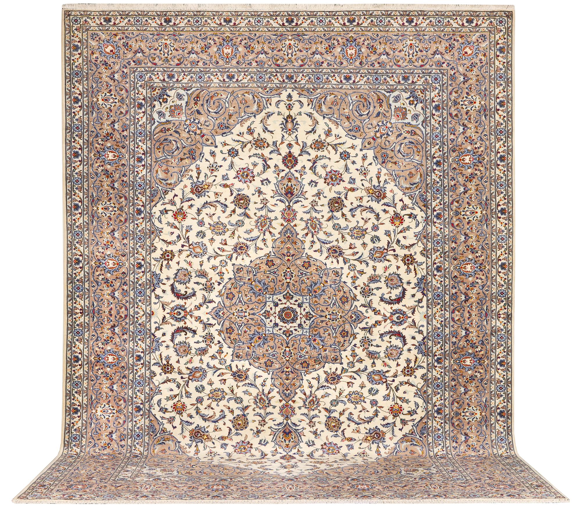 Matta, Keshan, ca 420 x 305 cm.