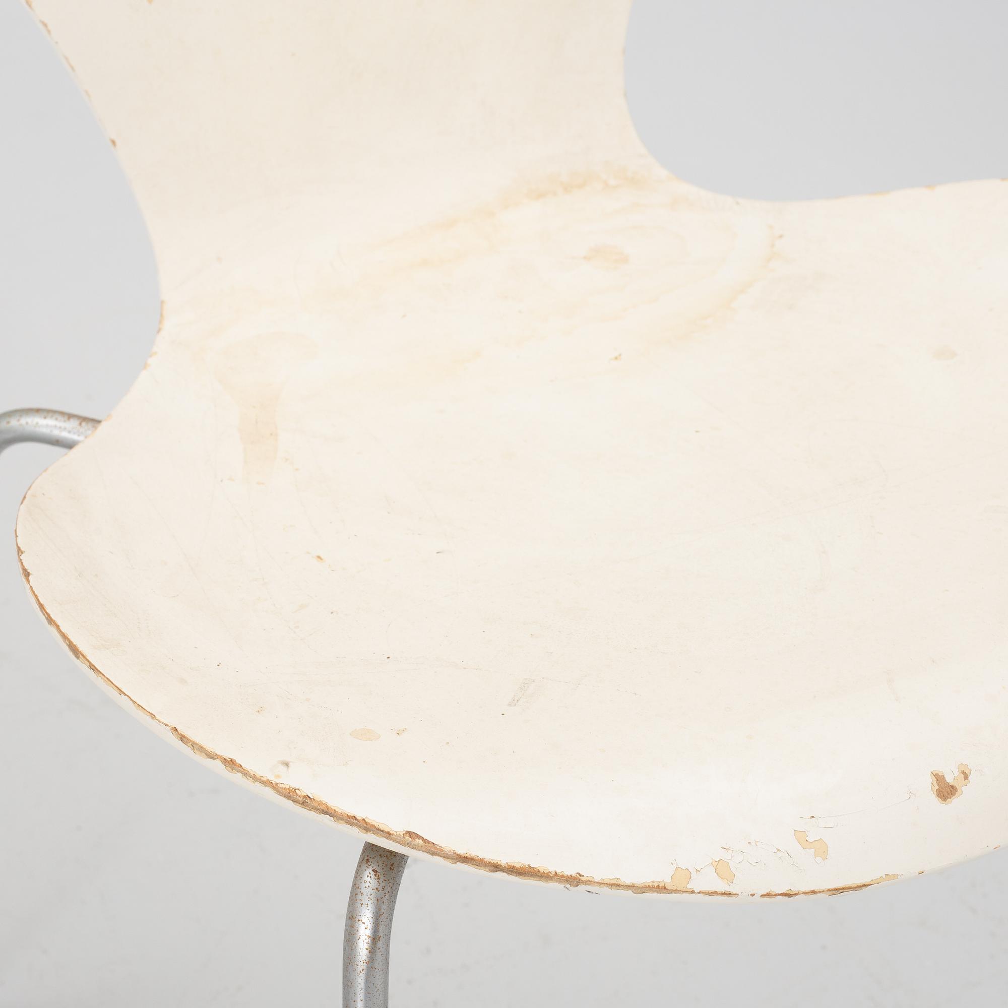 Arne Jacobsen, Four 'Series 7' chairs, Fritz Hansen Denmark 1970.