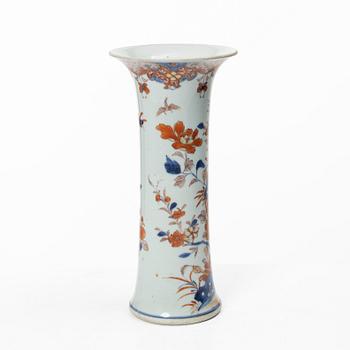 A porcelain vase, China, 18th century.