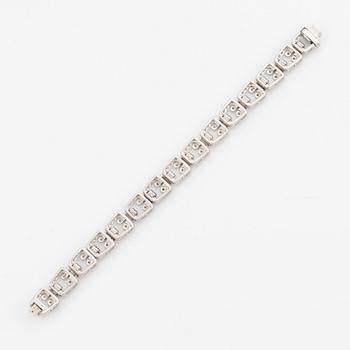 Armband 18K vitguld med runda briljantslipade diamanter.