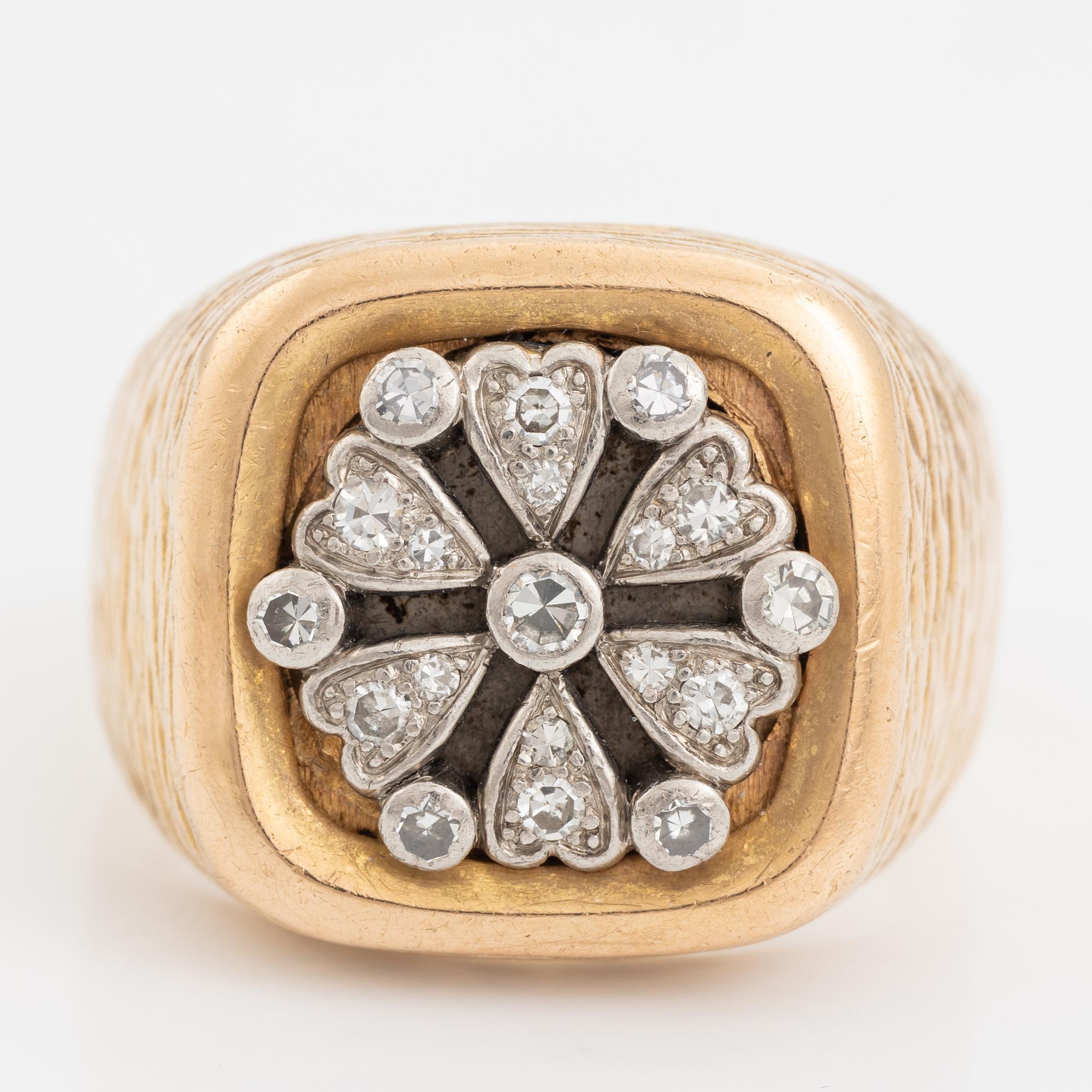 An 18K gold ring set with eight-cut diamonds.