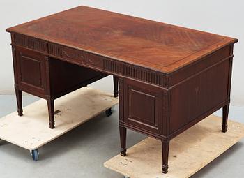 SKRIVBORD, Nordiska Kompaniet, gustaviansk stil, omkring 1900-talets mitt.
