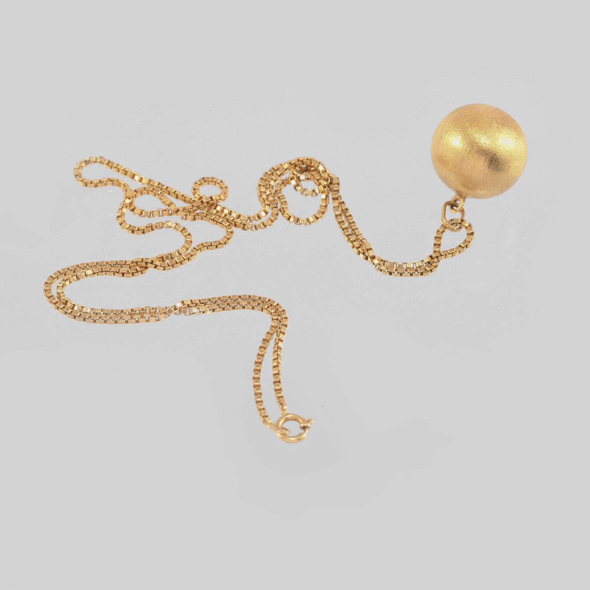 HÄNGE, 18K guld, importstämplat. Vikt 14,0 gram.