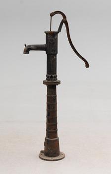 VATTENPUMP, gjutjärn, 1900-tal.