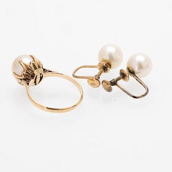 Ring and earrings, a pair, 14K gold and cultured pearls.