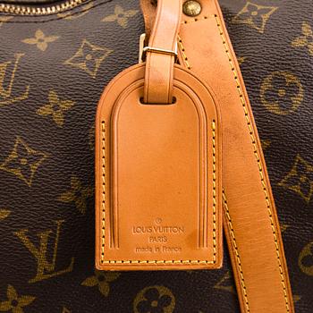 Louis Vuitton, a Monogram Canvas 'Keepall 55 bandoulière' bag.